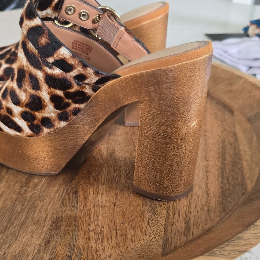 Giani Bernini Calf Hair Leopard Print Mules with Gold Accents - Picture 4 of 6